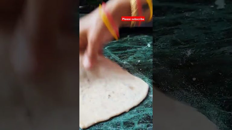 💯👉 Home Made Triangle Paratha / Viral Paratha recipe 😋 #food #ytshorts #shorts #crazykitchen🔥👈💯