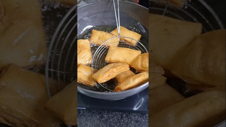 Ajwain Khari Mathri Recipe 😋 #shorts #ajwainkharimathri #recipe