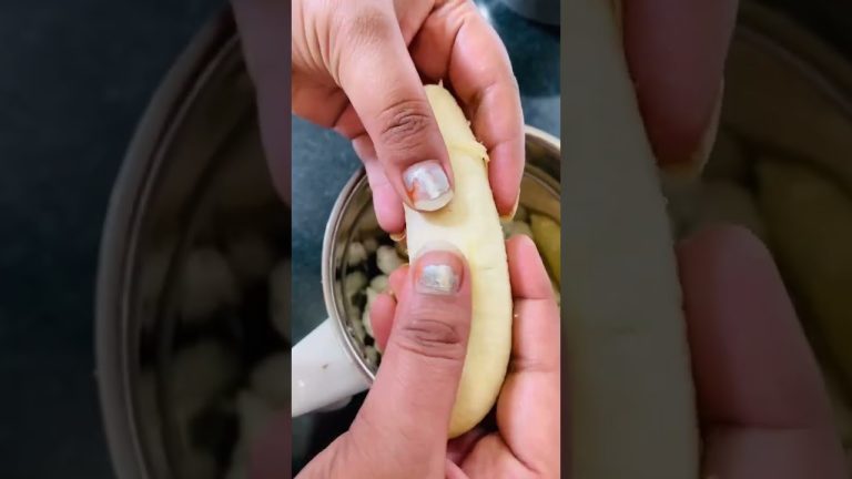 Healthy And super Easy Proteinsmoothie 🤤#shorts #food #smoothie #proteinsmoothie #smoothi #fitfood