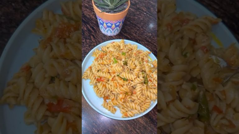 Creamy Pasta🤤#pasta #easyrecipe #redsaucepasta #youtubeshorts #viralshorts #trending #foodvloger