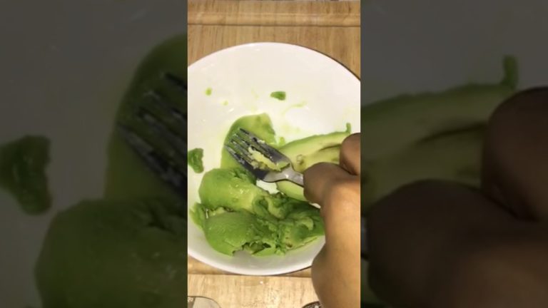 Tasty Avocado milkshake with no sugar #shorts #ytshorts healthy avocado milk recipe avocado smoothie