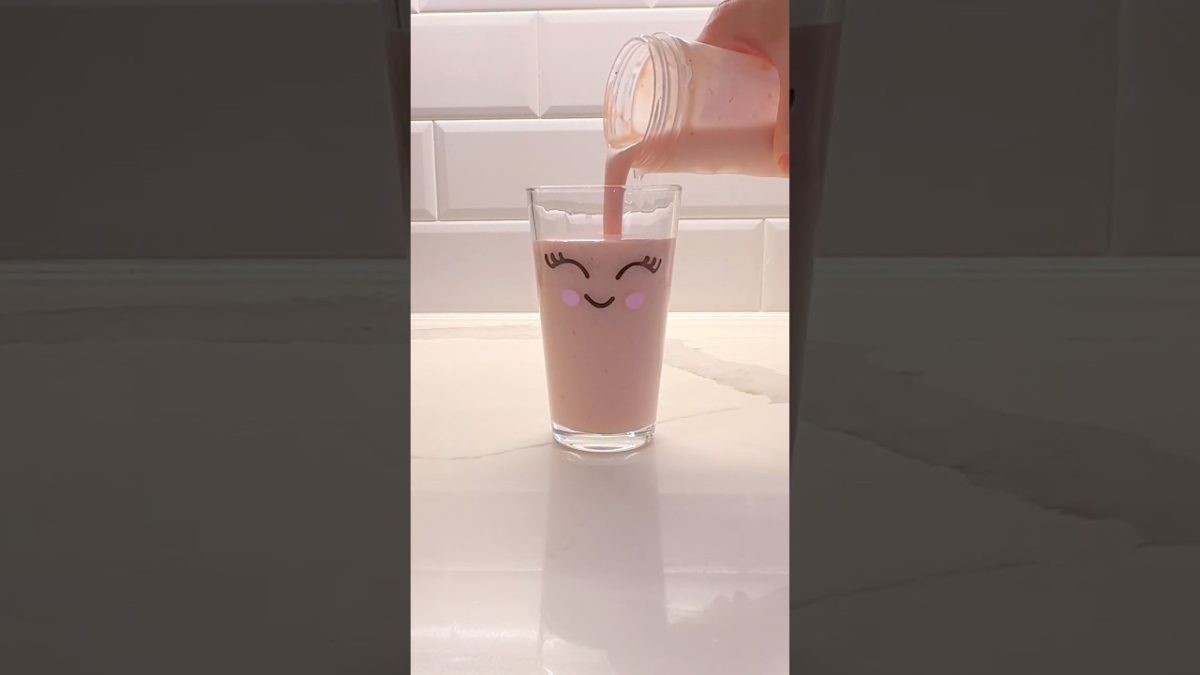I Found the PERFECT Strawberry & Banana Smoothie Recipe for a Healthy Meal!