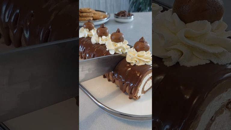 No bake chocolate chip cookie and cream roll 😋 #shorts