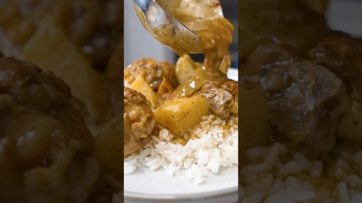 Mouthwatering Stewed Chicken in rich gravy! #stewedchicken #sngwitab