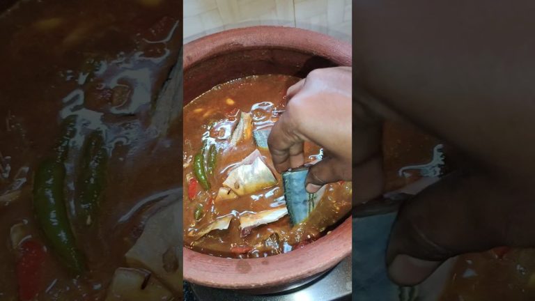 மண்சட்டி மீன் குழம்பு/ village style Meen kulambu#fishrecipes#shortsfeed#shortsviral #manganisiragu