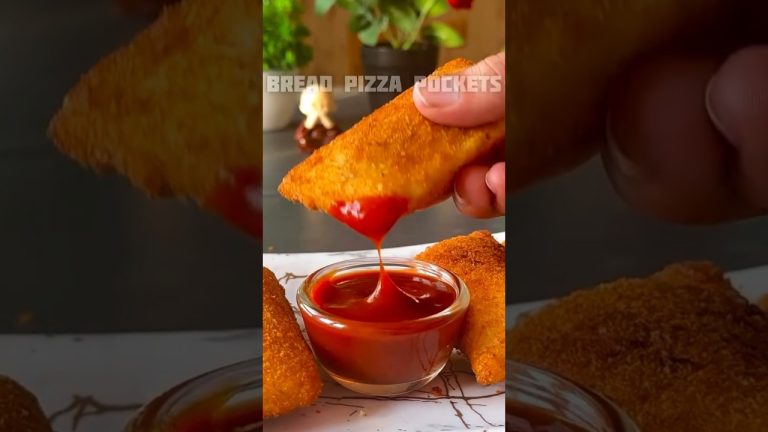 Crunchy Bread Pizza Pocket #recipe #bread #snacks #pizza #crispy #shorts