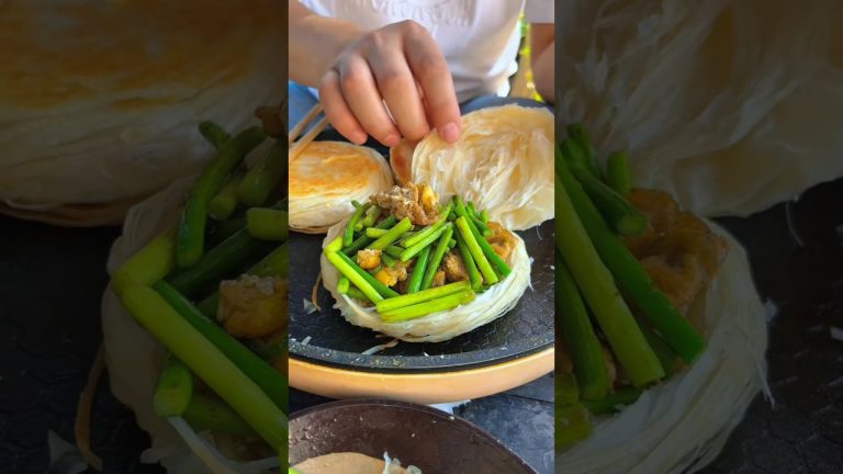 Chinese burger Stir-fried pork with garlic sprouts