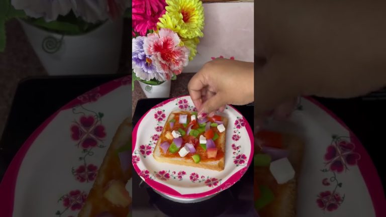 5-Minute Cheesy Bread Pizza | Quick & Easy snacks | @CurryInsights