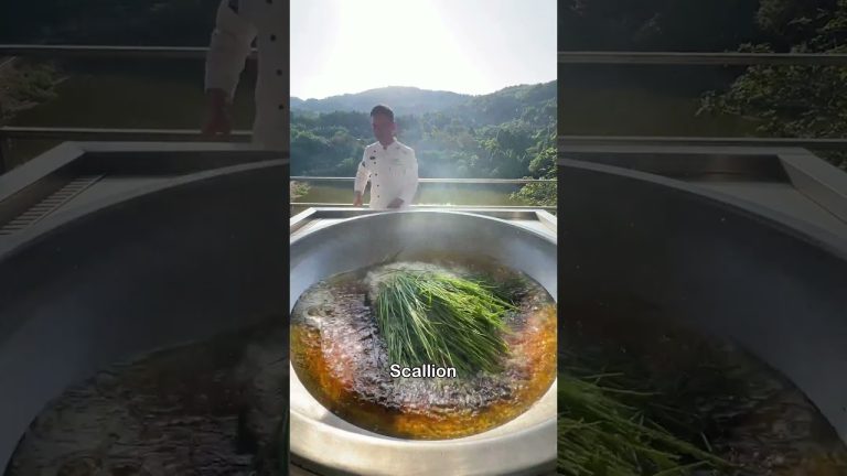 Scallion oil made with beef tallow is essential in Sichuan hot pot #shorts