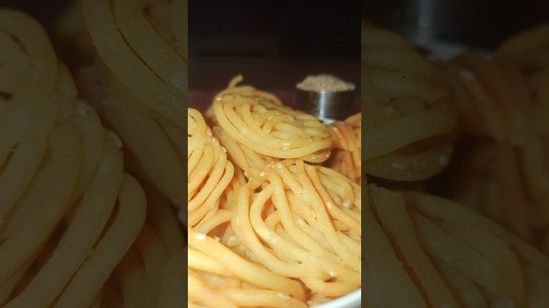 அரிசி முறுக்கு#shorts#shortsfeed#trendingshorts#viralshort#youtubeshorts#murukku#ytshorts#snacks#yt