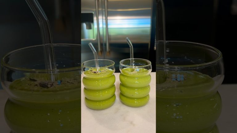Perfect morning pick-me-up powerful green smoothie! #smoothie #howto #shorts