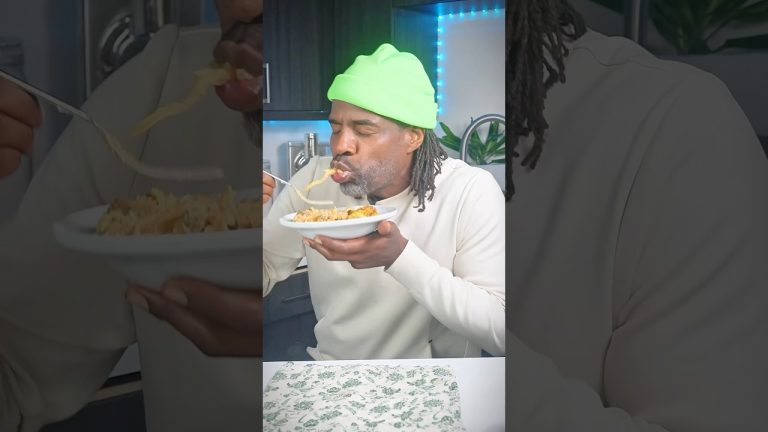 The best sauce for pasta 🍝 and it is plant-based. #plantbased #lobstermushrooms