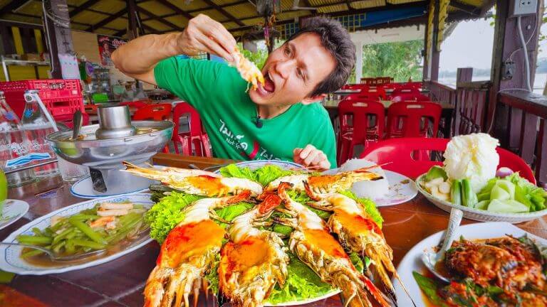 Thailand Seafood – GIANT RIVER PRAWNS!! 🦐 Best Thai Food in Ayutthaya!