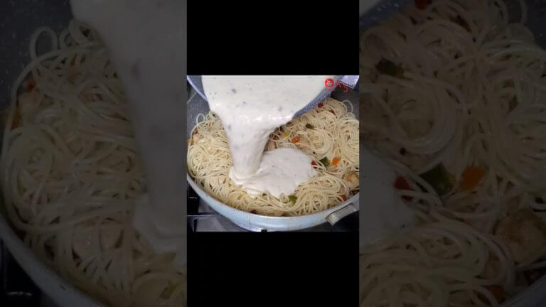 White Sauce Spaghetti 😋 #pasta #spaghetti #shorts #youtubeshorts