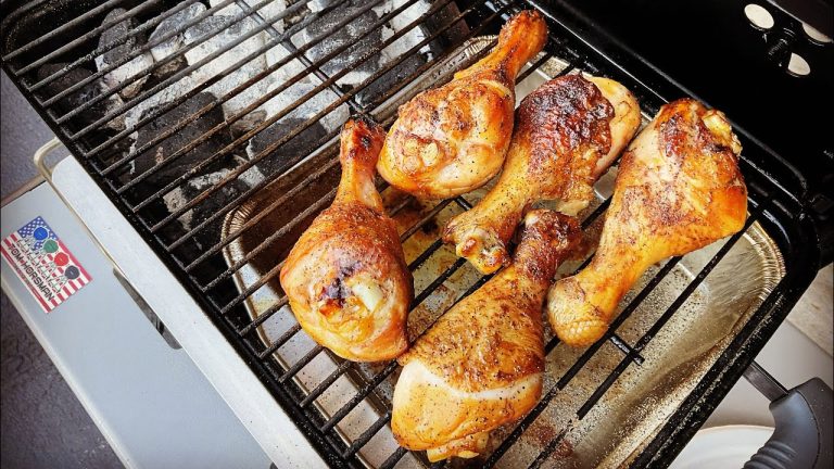 Weber Go Anywhere Charcoal Grill! / Smoked Chicken Legs!