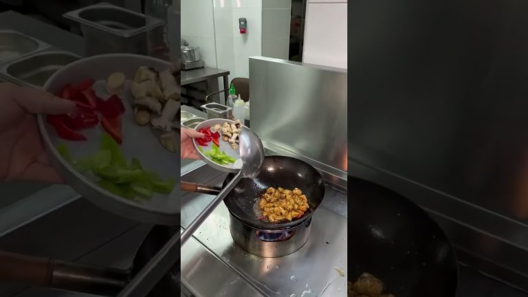 Alanya'da Master Chef Hasan KaraBazar'dan ACILI MANTARLI TAVUK 💯👌