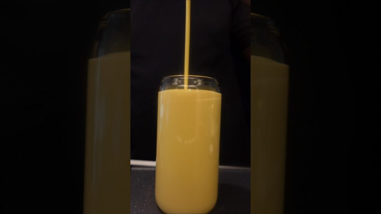 Indian Mango Lassi 🥭😋 #shorts #cooking #recipe #indianrecipes #asmrfood #tasty #lassi #asmrcooking