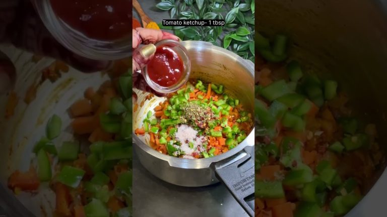 Diwali ki thakan mai cooker mai banaye macroni #youtubeshorts #ytshorts #ytshorts #yt #foodopathy