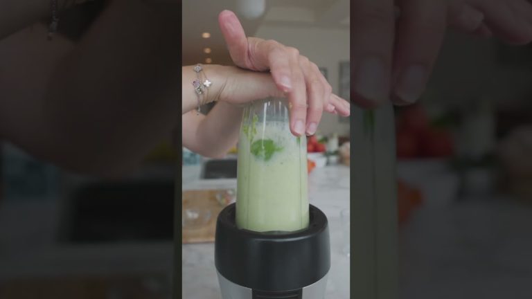 Avocado Smoothie 🥑 Recipe. No added sugar & vegan!