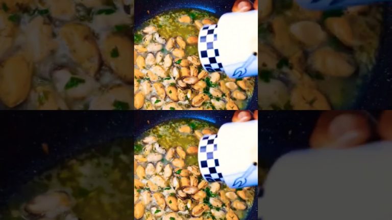 #pasta #mussels #food #recipe #cooking #italianfood #seafood #spaghetti #youtubeshorts #foodie