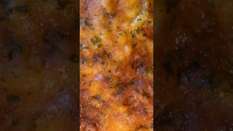 Baked Macaroni and Cheese #recipe #macandcheese #macaroni #thanksgiving #shorts #food #foodie