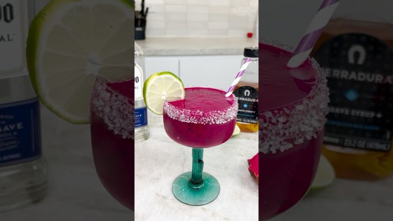 Dragonfruit Margarita Smoothie #cocktail #margarita
