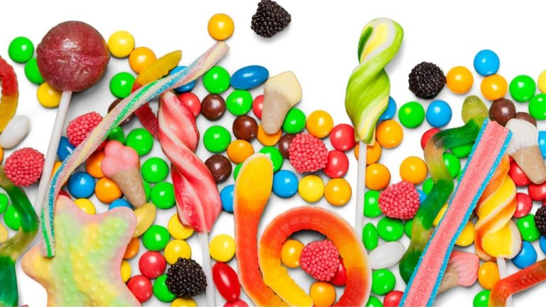 Get Ready For These 8 Epic Candy Bar Dessert Recipes !