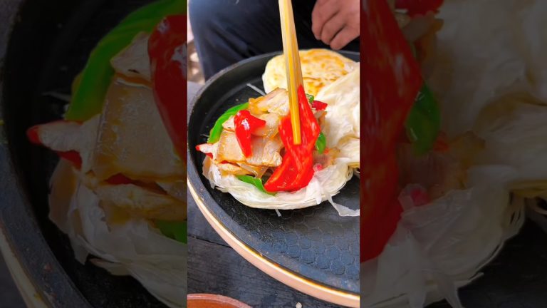 Chinese burger Fried pork slices with red pepper