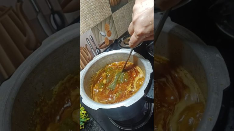 Palak Gosht Ka Salan #saaggosht #youtubeshorts #trendingshorts #rihanamalikrecipes #shorts