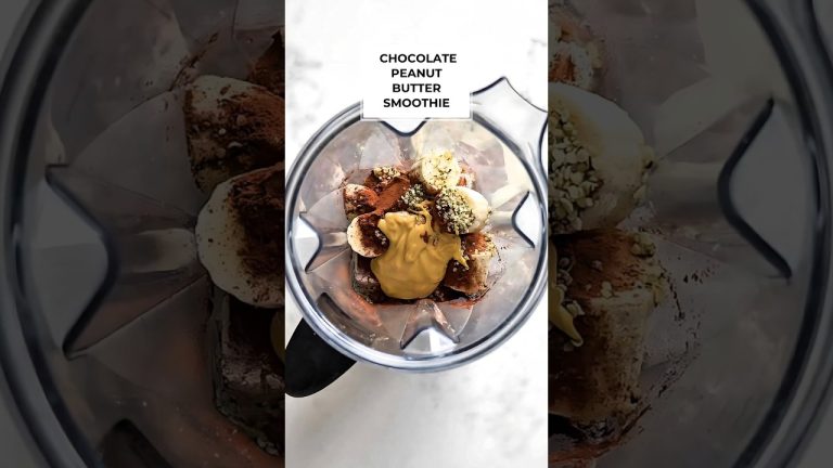 Healthy Chocolate Peanut Butter Smoothie (tastes like a milkshake!) #short