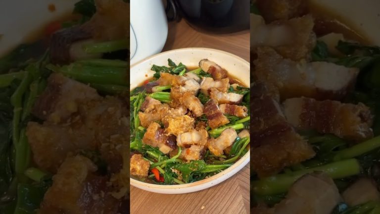 ทำคะน้าหมูกรอบ🥓ให้ปะป๊าพี่เอิร์ธ