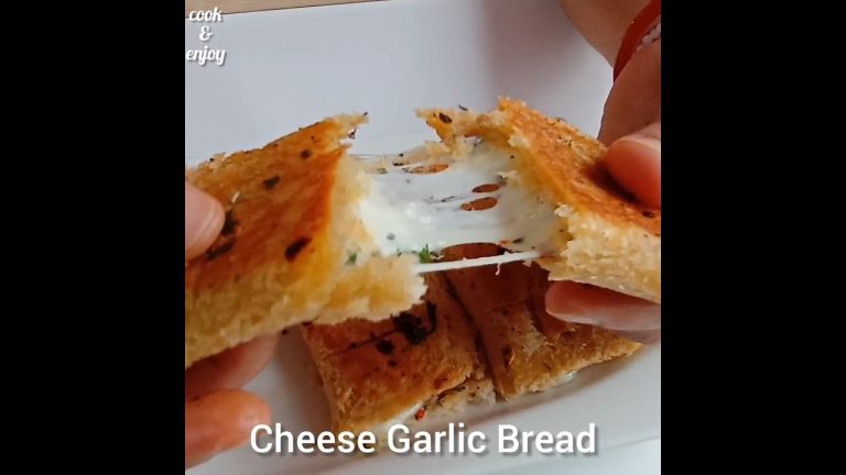 Cheese Garlic Bread Recipe ☺️ #shorts #cheesegarlicbread #breadrecipes #recipe #food