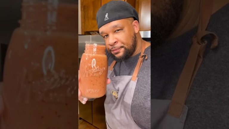 Lower Your Blood Pressure with This Delicious Smoothie Recipe 🌱🍓 🏥  #shorts #vegan #health