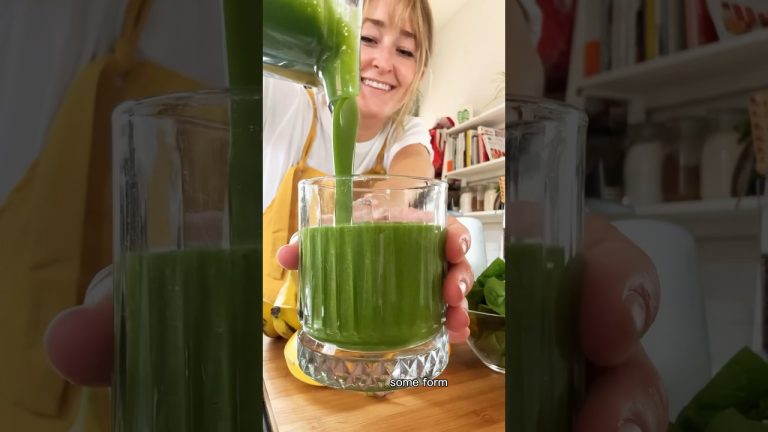 How To Make A Spinch Smoothie (my everyday green smoothie recipe!) 🌿 #shorts