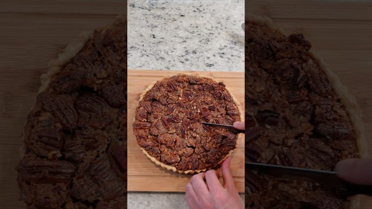 Is it Pee-Can or Puh-Khan Pie? #thanksgiving #pie #dessert #pecan