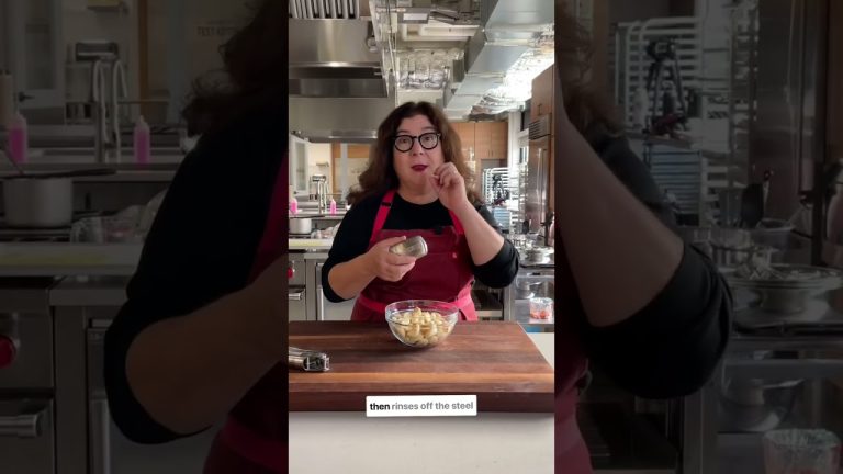 How to Remove Garlic Odors After Cooking