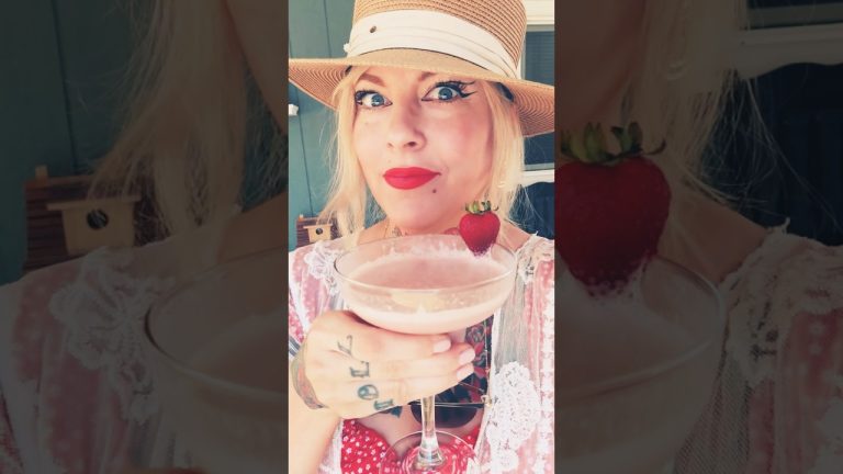 Summertime Peach & Strawberry Smoothie #recipes #smoothies