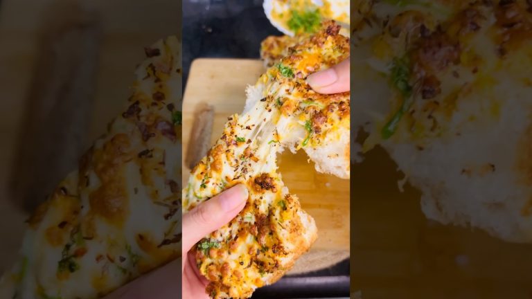 Cheesy garlic bread 😋 #youtube #shorts #food #cooking #recipe #foodshorts #trending #viral
