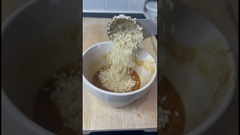 CHILLI BEEF NOODLES with a Sweet & Tangy Sauce | Ultimate Fakeaway (504 cals) #chillibeef #noodles