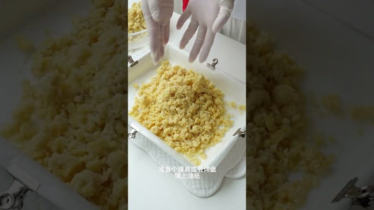 If you have uneaten blueberries at home, you must make this blueberry crisp! It's so delicious!