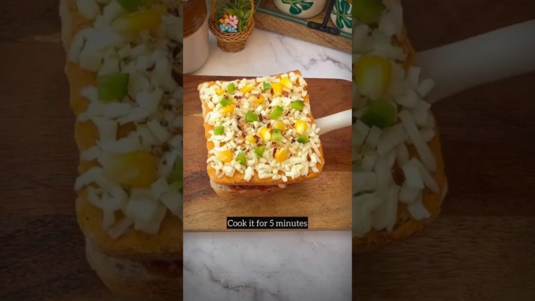 Mini Pizza Recipe❤️ #trending#bread#pizza#youtube #Shorts💚