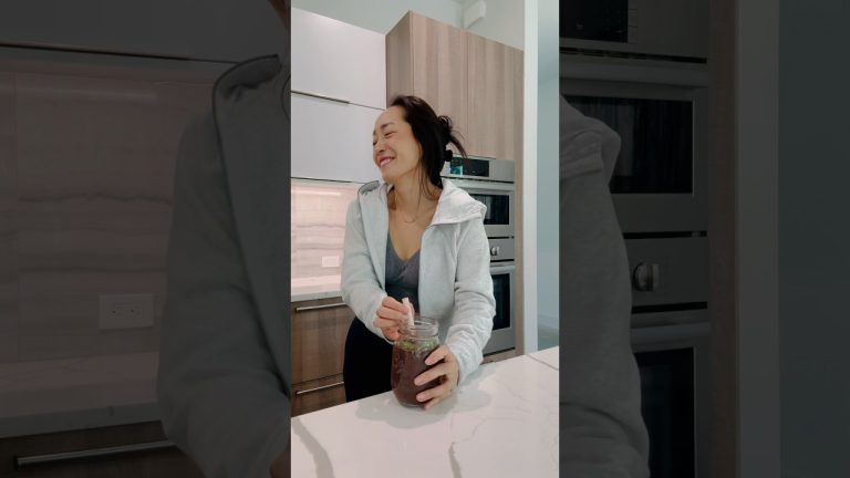 바쁜엄마 아침스무디 Quick&Heathy Energy Smoothie tip that every mom needs ⚡  #shorts #dailyvlog #breakfast