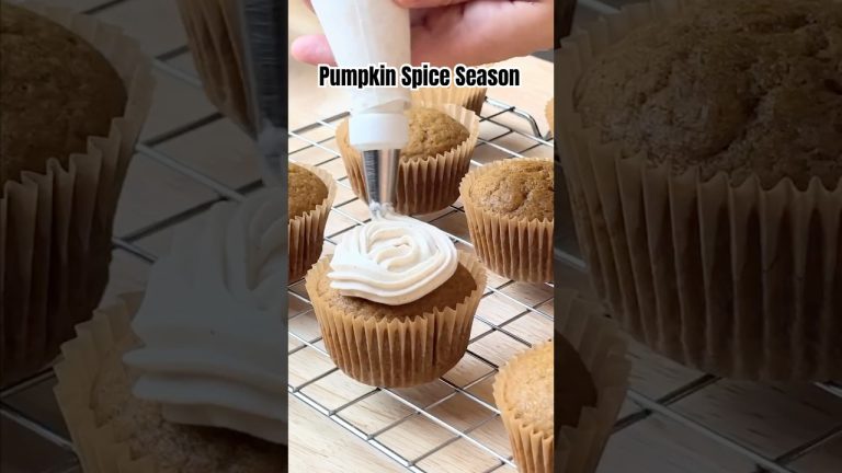 Vegan Pumpkin Spice Cupcakes 🧁#veganrecipes #veganbaking #foodshorts #pumpkinspice #dessertrecipe