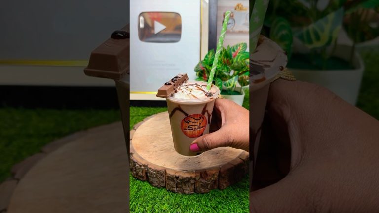 Market style kitkat shake 😍😍❤️❤️…#shorts #shortsvideo #kitkat #kitkatshake #viral #kalpanaskitchen