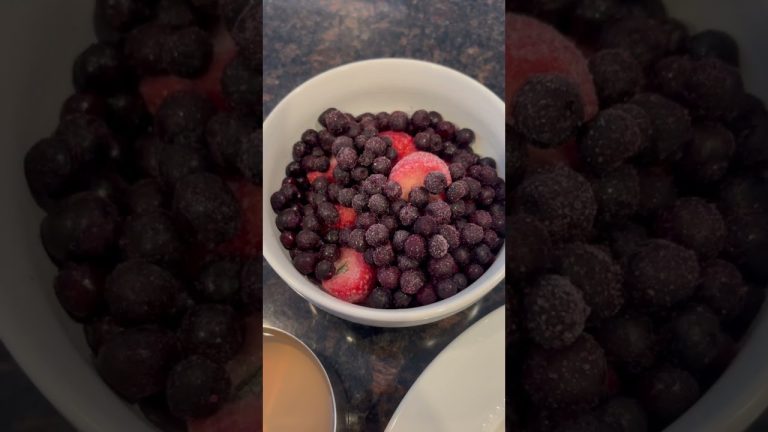 Banana berry smoothie recipe! #smoothies #smoothie #smoothierecipes #smoothierecipe