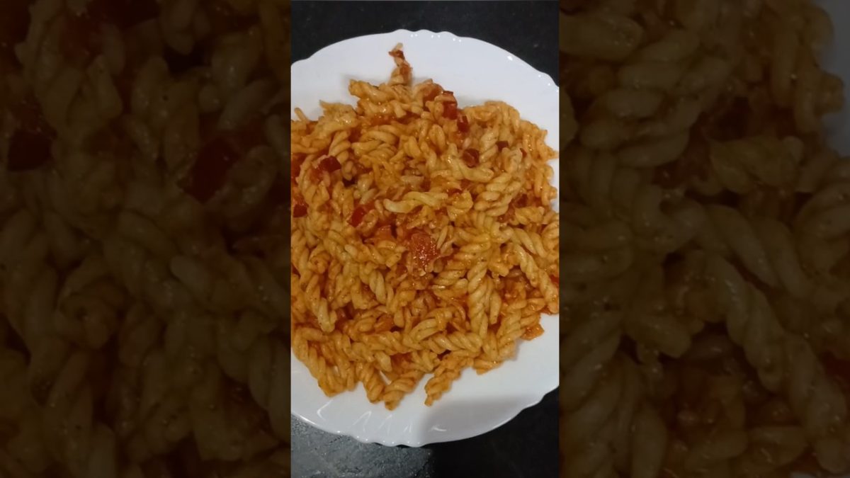 Spicy Tomato pasta #pastarecipe #tomatopasta #food #shorts #redsaucepastarecipe