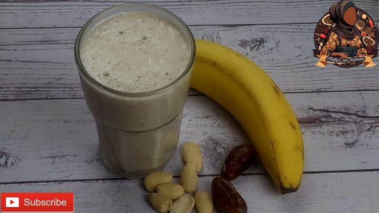 The Ultimate Oatmeal Banana Smoothie (for Weight Loss!)