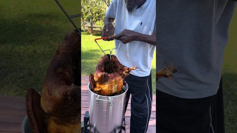 African American Thanksgiving Cooking #turkey #cooking #thanksgiving