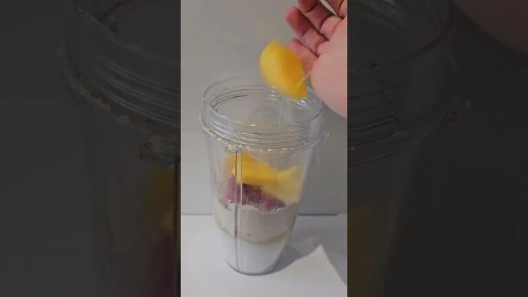 Fruity Smoothie-Bowl 🍓🤤 with #ProteinWorld 💪💛 #shorts #smoothie #recipe #highprotein