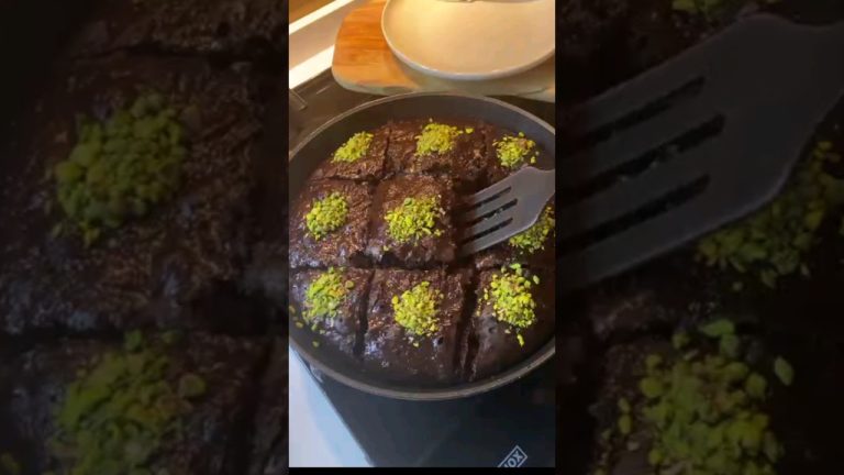 كعكة رطبة في المقلاة #shortvideo #cookingfood #food #شهيوات_داري #اكسبلور #وصفات #cooking #pasta